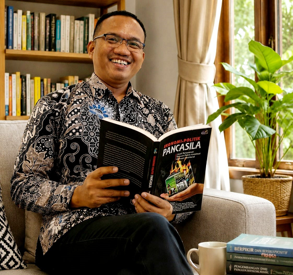 Mengindonesiakan Ekonomi Kita buku3.png