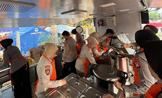 Ditpamobvit Polda Metro Bagikan 500 Boks Makanan edo-2.jpg