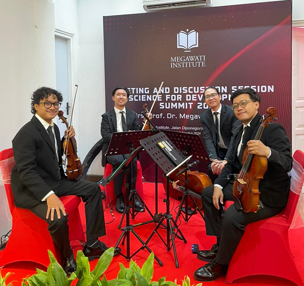 Empat Musikus dari Ananda Sukarlan Orchestra Tampil Depan Pemenang Nobel di Megawati Institute megawatiinstitute1.png