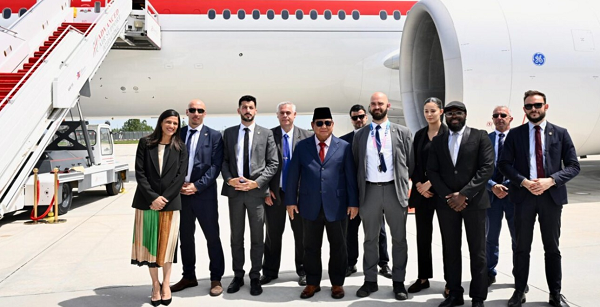 Presiden Prabowo Tiba di Tanah Air Usai Perkuat Kemitraan Strategis Indonesia–Prancis presiden_prabowo_tinggalkan_paris.png
