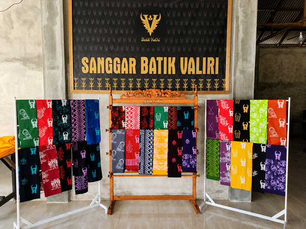 Di Sigi, Wisatawan Bisa Menyusuri Hutan Ranjuri dan Belajar Membatik dari Cerita Alam sanggar_batik.png